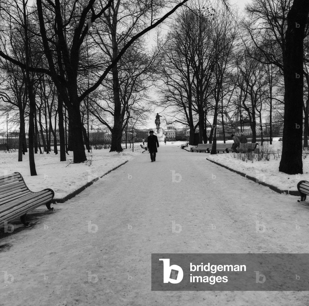Park with snow in St. Petersburg (b/w photo)