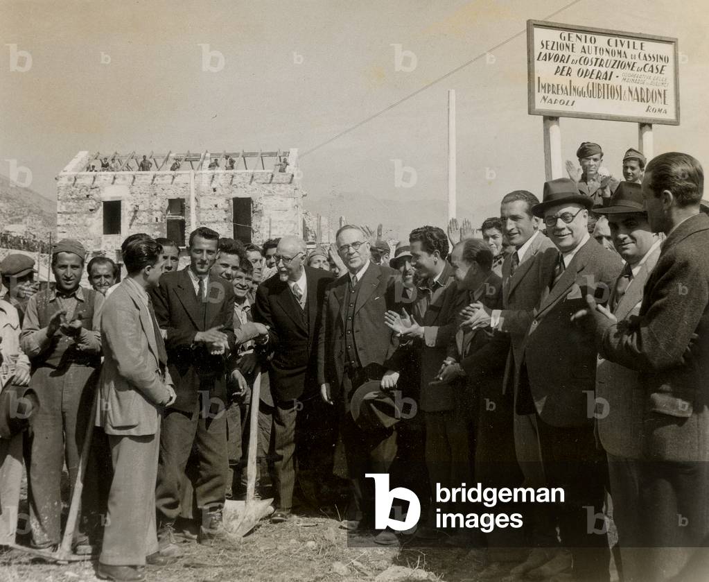 Bonomi visits Patriots: reconstruction of houses for workers, Cassino, Frosinone, 15/03/1945 (b/w photo)