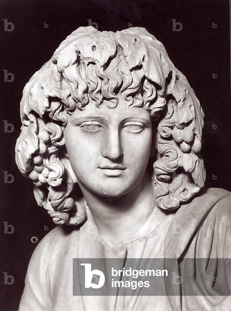 Statue of Melpomene, detail of the head, c.480-476 BC (stone) (b/w photo)