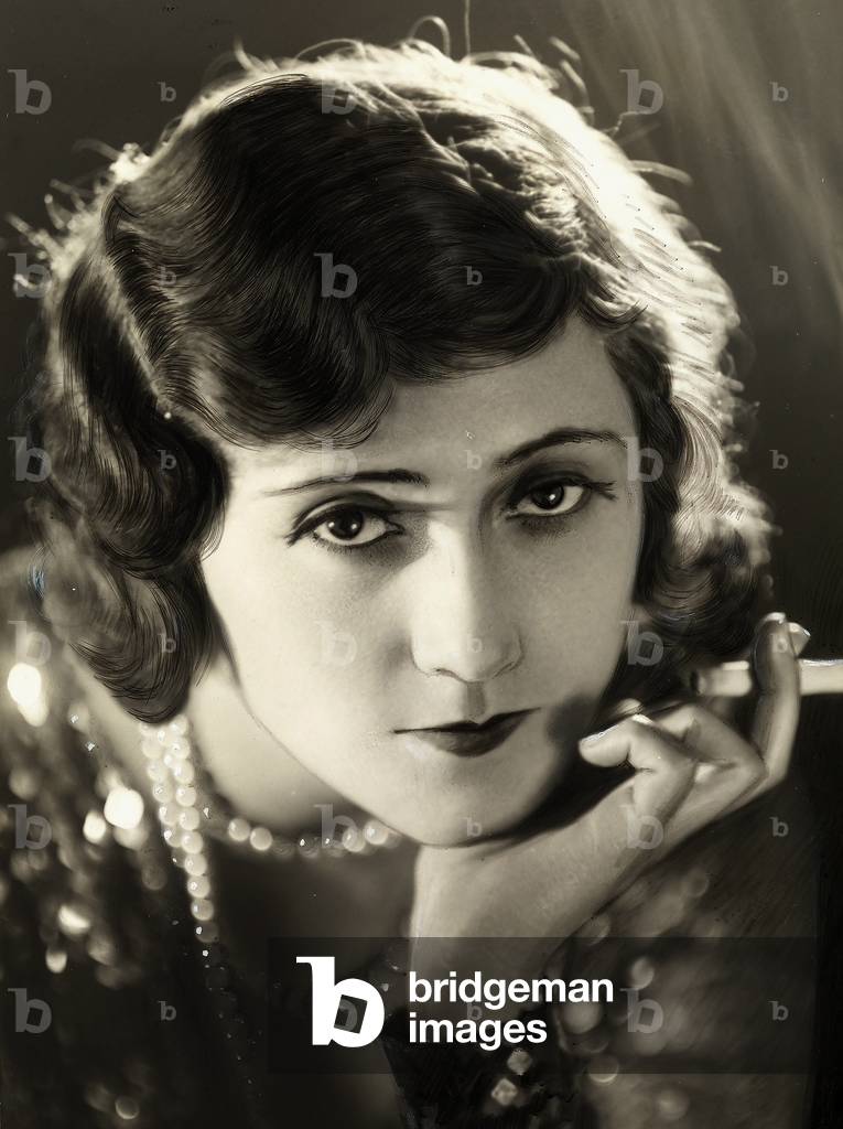 Portrait of the actress Andrée Ducret.