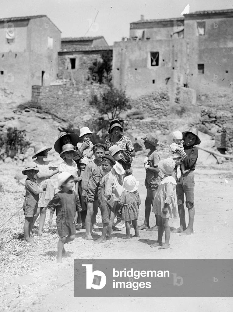 Group of children on a beach in Tuscany (b/w photo)