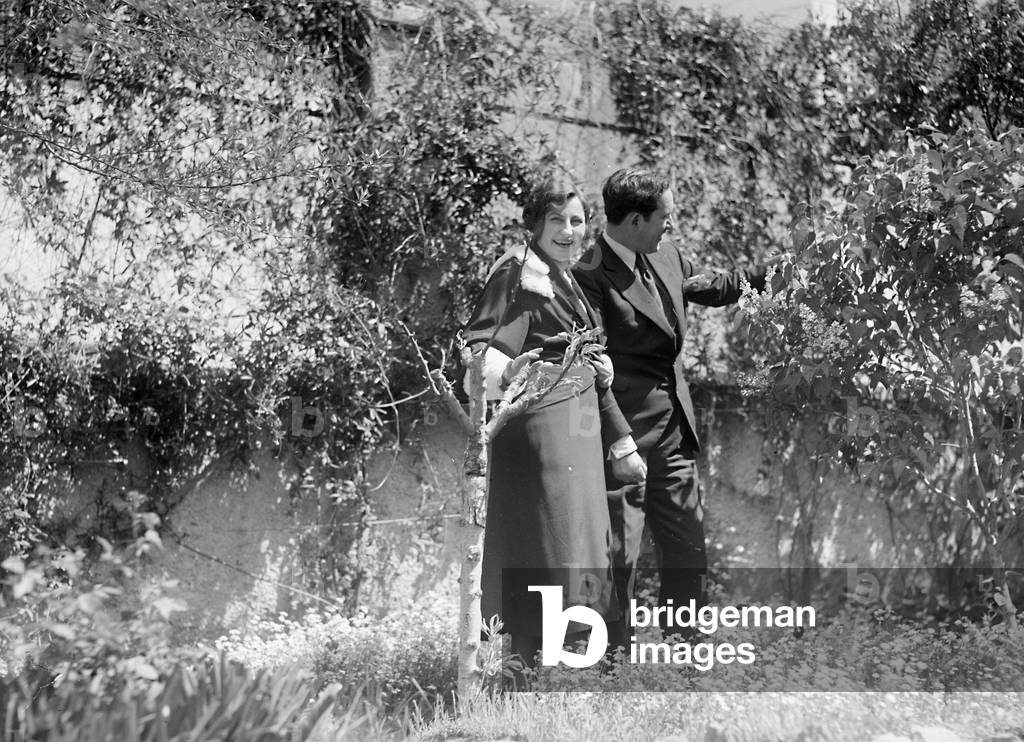 Portrait of couple in garden (b/w photo)