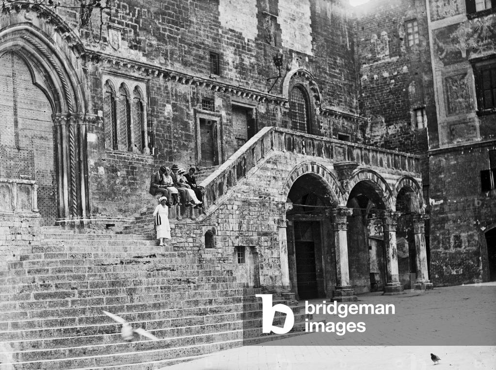Group of tourists photographed on the steps of the Palazzo dei Priori in Piazza IV Novembre in Perugia