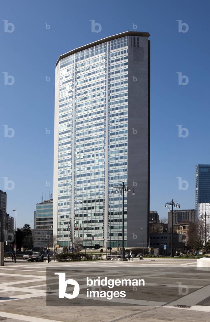 Pirelli Tower, known as Pirelli, seat of the Regional Council of Lombardy, Milan (photo)