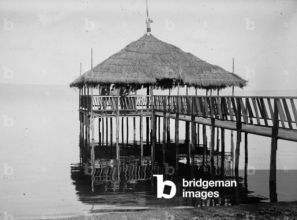 Trip on Lake Bracciano: group of tourists from a pier overlooking