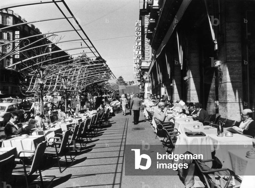 Outdoor cafè and people strolling on Via Veneto in Rome