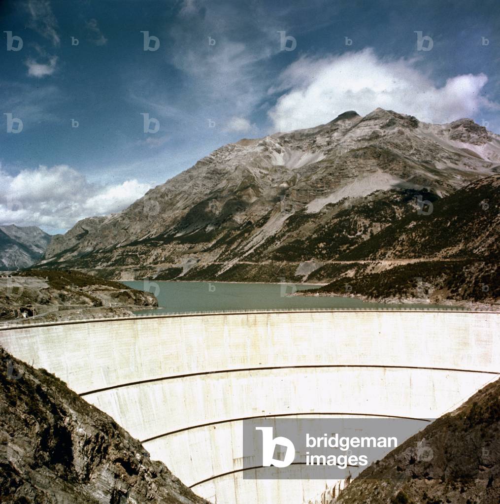 Dam for the Azienda Elettronica Municipalizzata, Milano environs