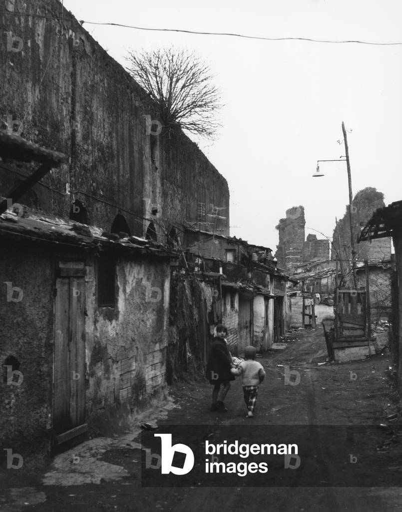 Children between the barracks Mandrione in Rome (b/w photo)