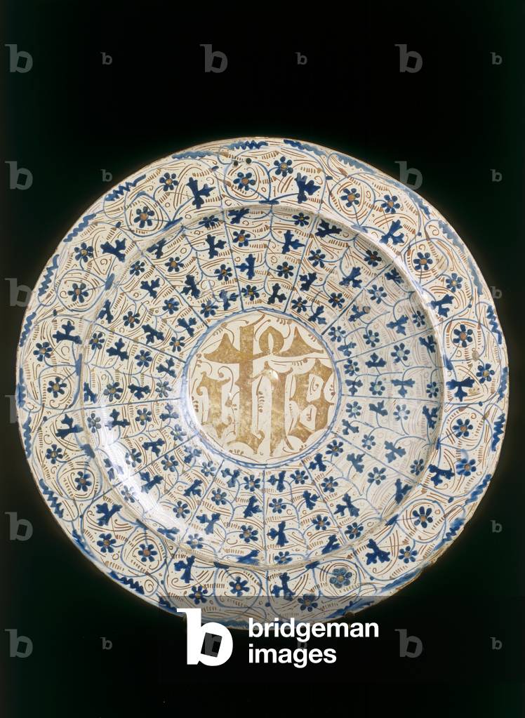 Plate with crystalized monogram, Valencia manufacture