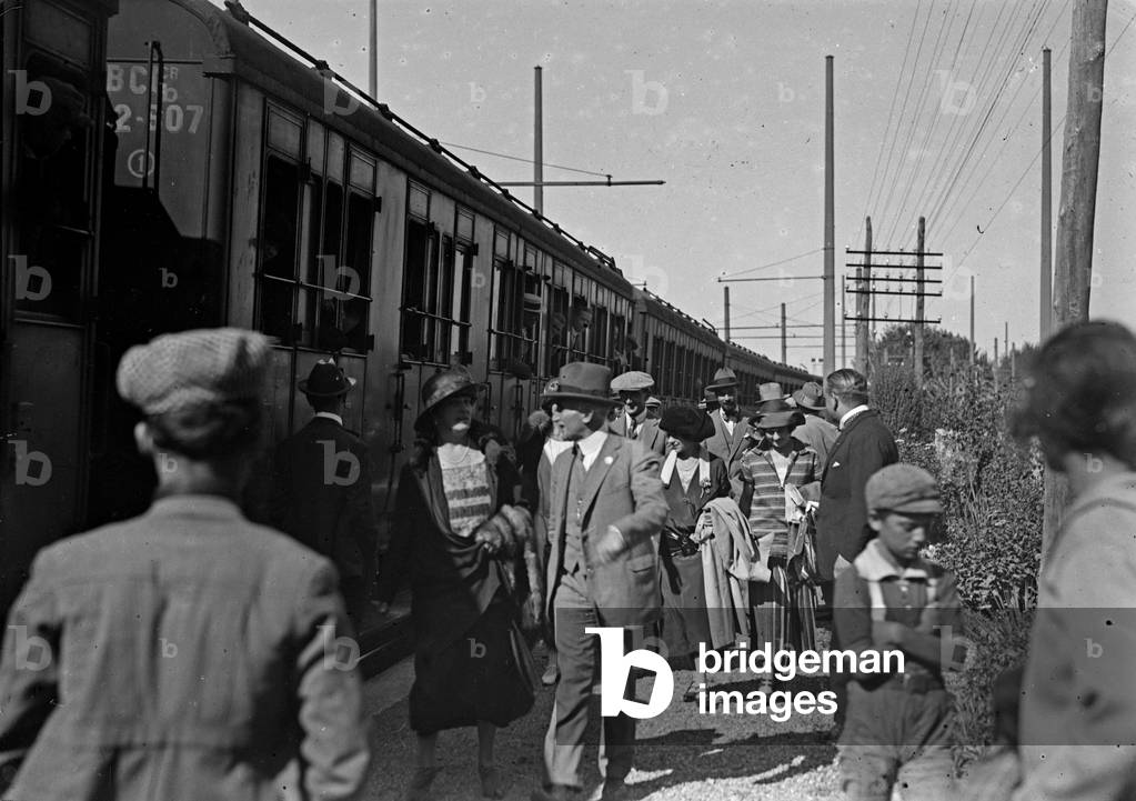 Animated view of a station, Montecarlo, 28/09/1924 (b/w photo)