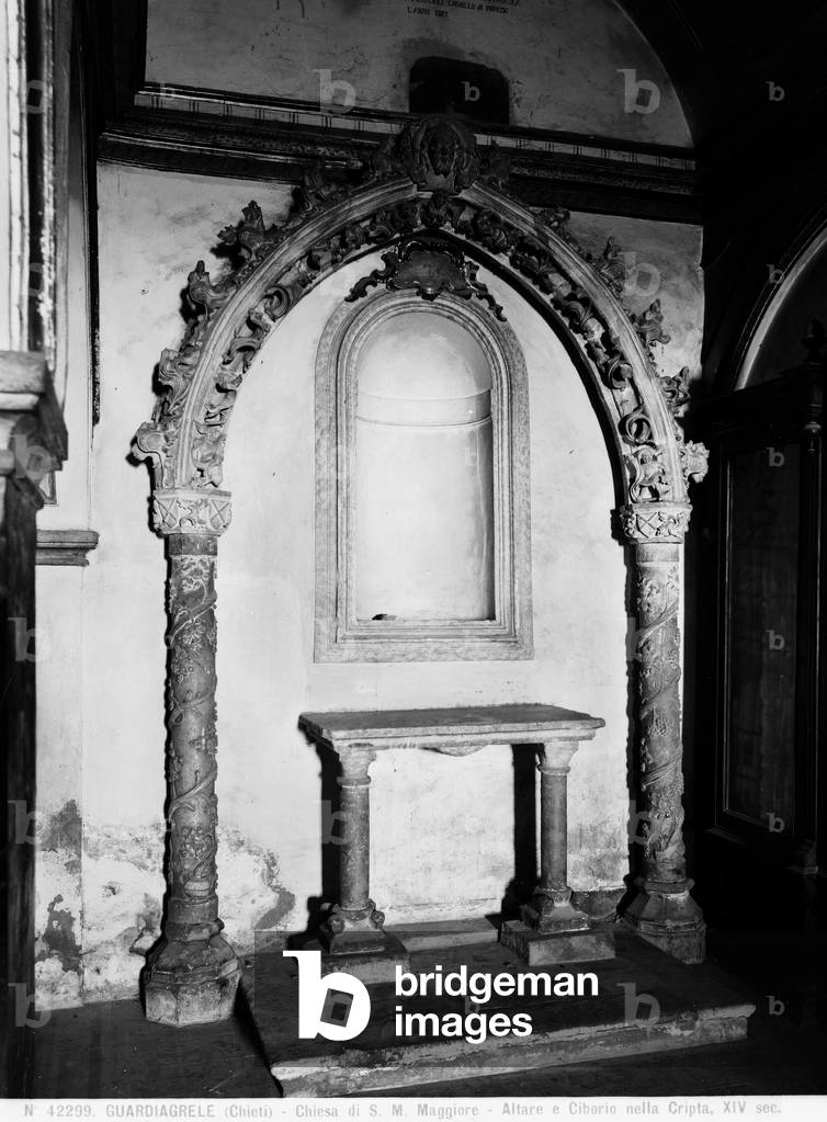 Altar and ciborium of the Crypt, Chiesa di Santa Maria Maggiore a Guardiagrele, Chieti
