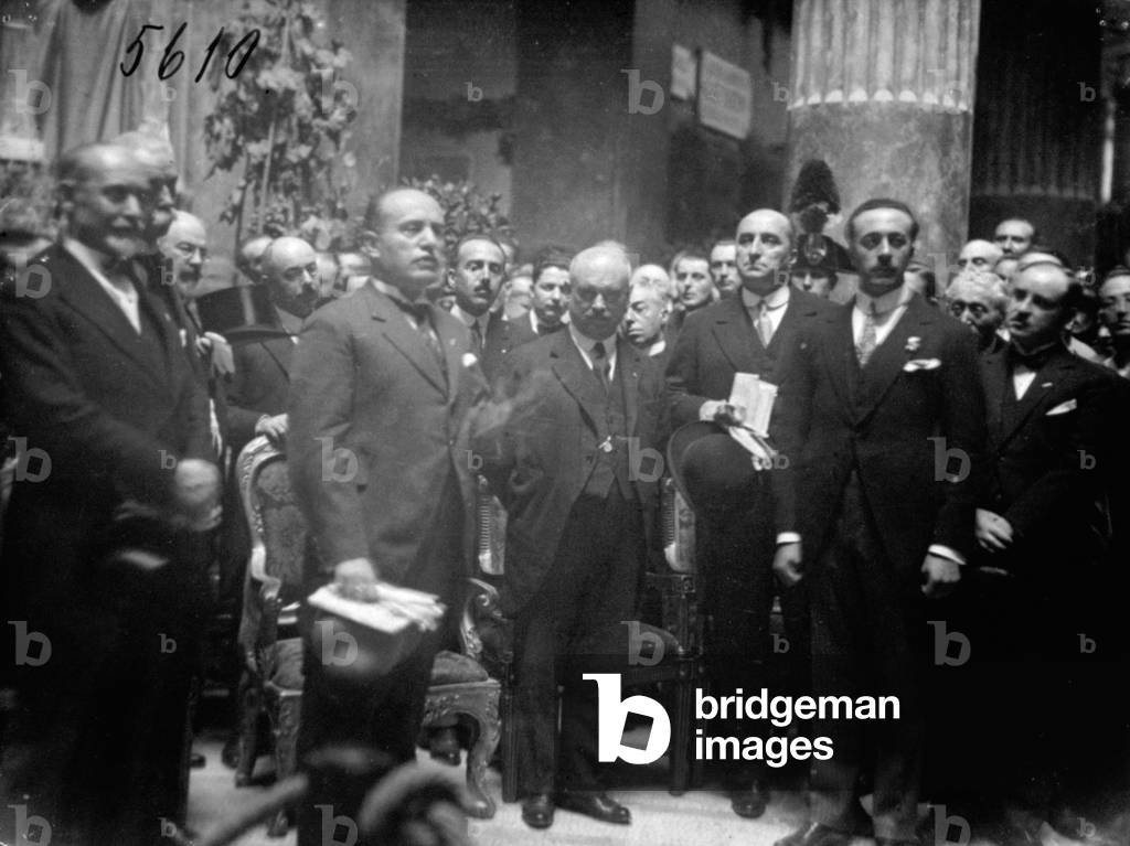 Group portrait with Benito Mussolini, and other political personages (b/w photo)