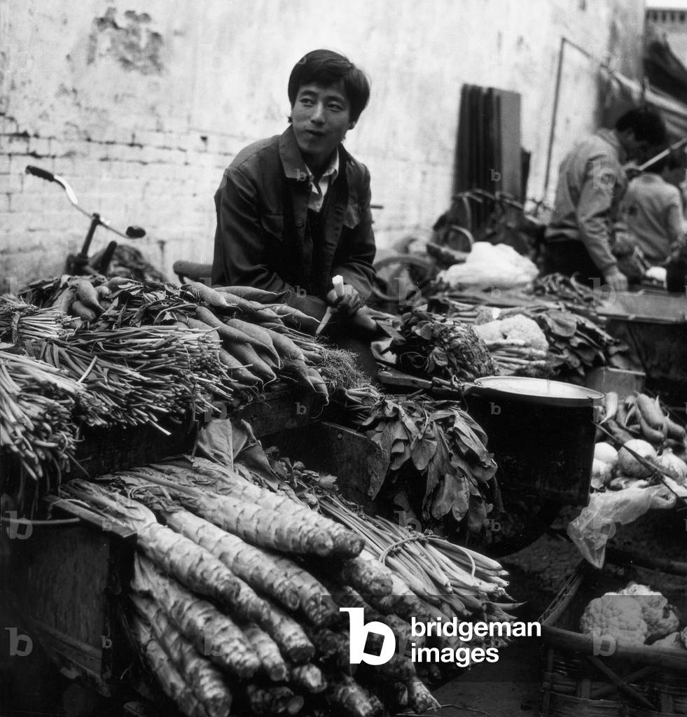 Vegetable seller in Xian (b/w photo)