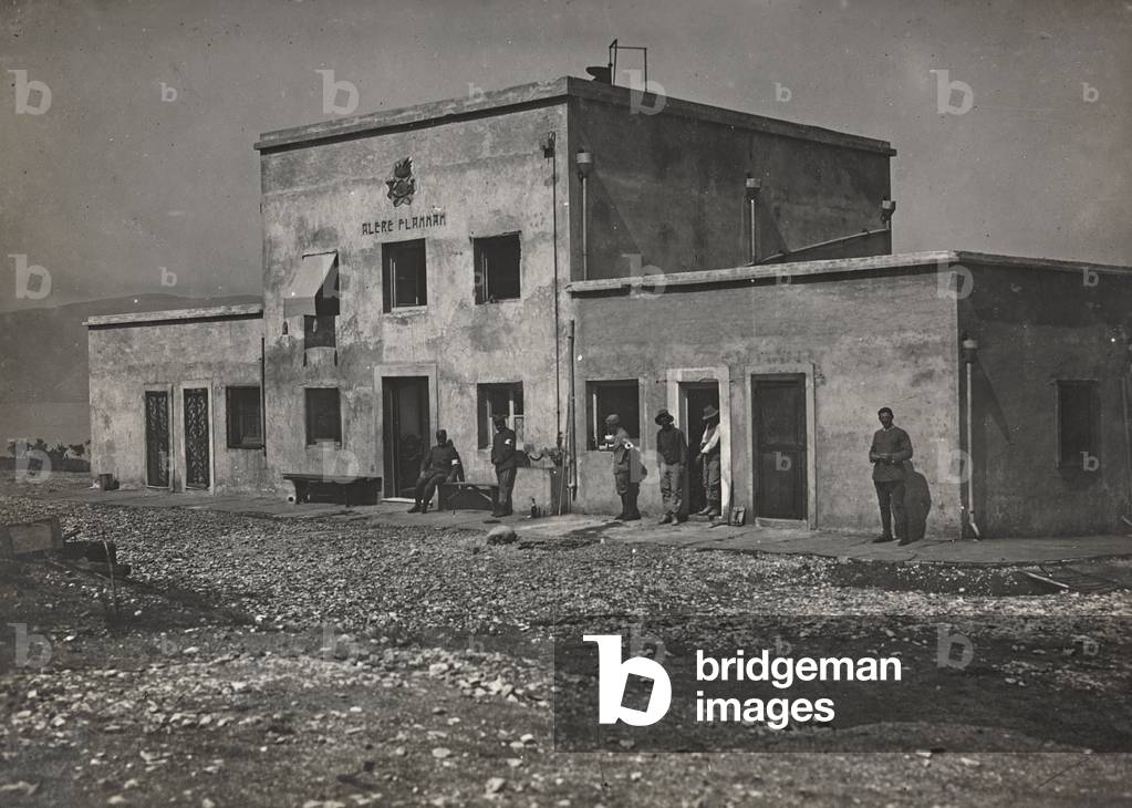 First World War: a military hospital (b/w photo)