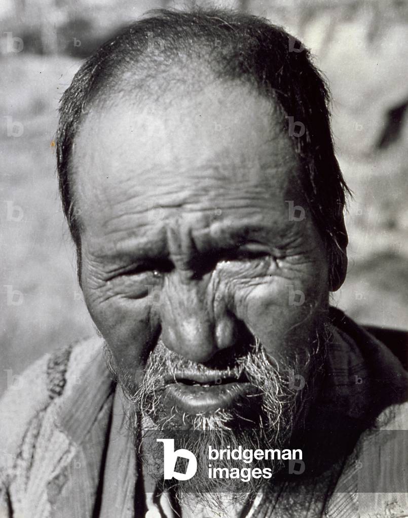 Close-up of an old peruvian native of Chuquibamba, 1940-1950 (print on double-weight paper)