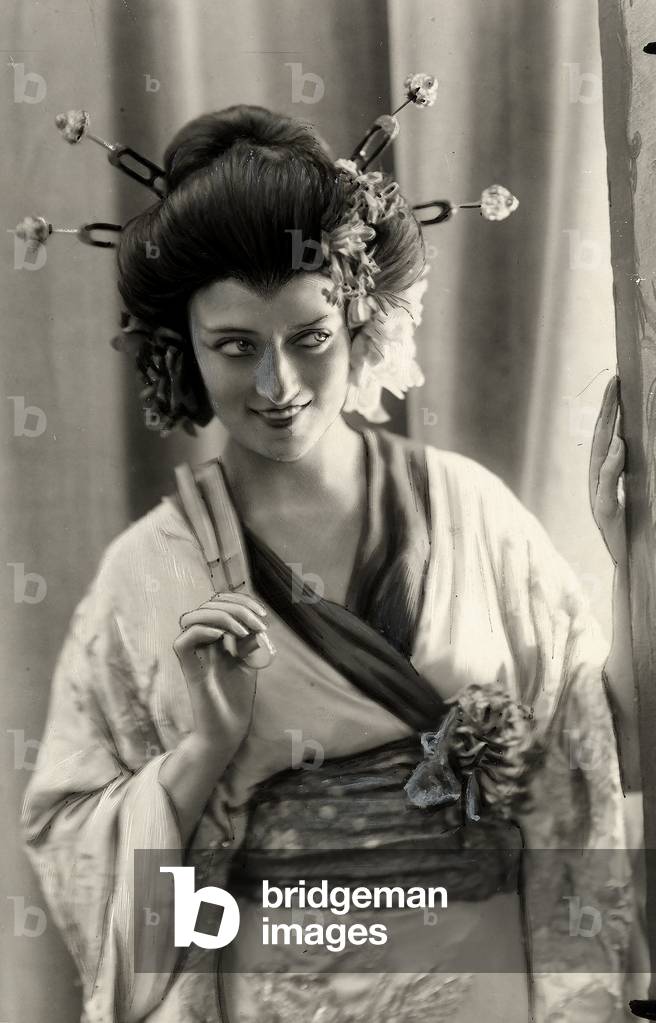 Fanny Heldy, lyric soprano, in 