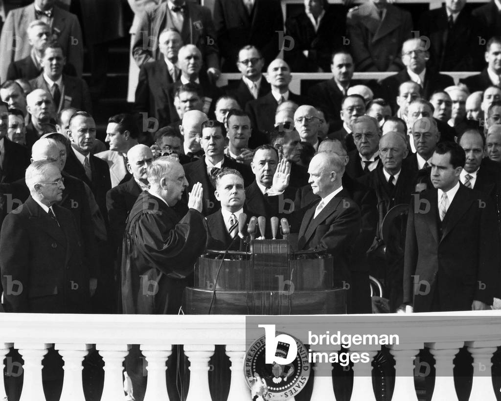 The President of the United States, Harry Spencer Truman and Richard Nixon are portrayed, together with other American political personalities, during an oath in Washington D.C.
