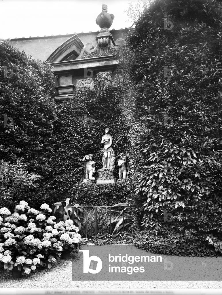 Venus and two sea monsters, Giovanni Bandini (1540-1599), fountain in the garden of the Palazzo Budini Gattai, ex Grifoni, ex Riccardi-Mannelli, Florence