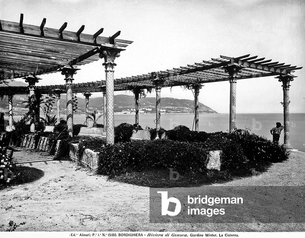 The Winter garden, with pergola and view on the sea, in Bordighera