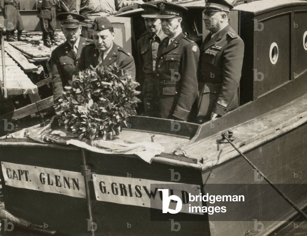 Col. Chas. Poletti- Regional Commissioner- Region III laying a wreath on the fire float named after Capt. Glenn Griswold who was killed in an explosion at Naples, 13/03/1944 (b/w photo)