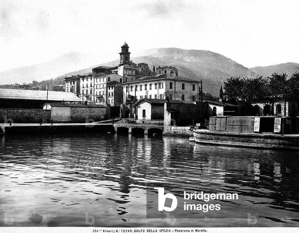 The quay of the suburb of Marola