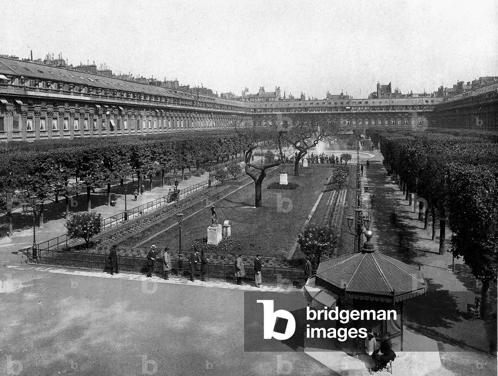 The garden and three wings of the Royal Palace of Paris