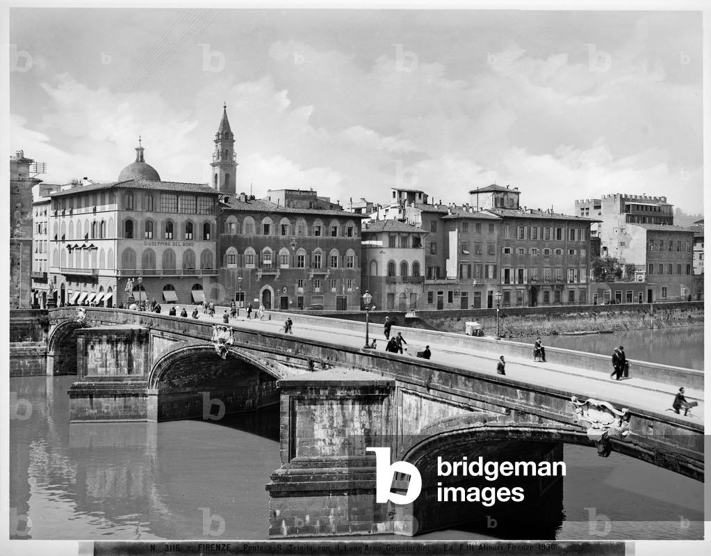 View with people of the Santa Trinita Bridge. The Palaces of Lungarno Guicciardini are visible in the background