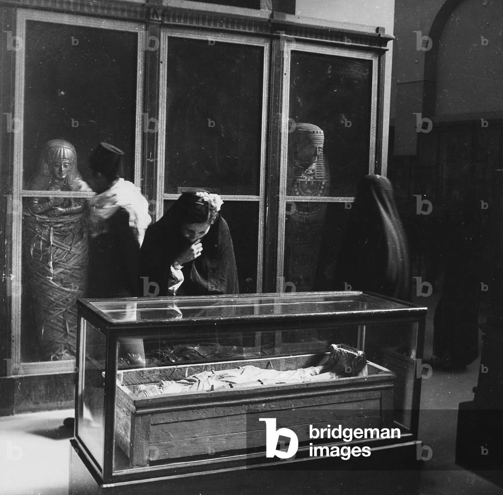 Visitors to the mummies room, Museum of Egyptian Antiquities, Cairo