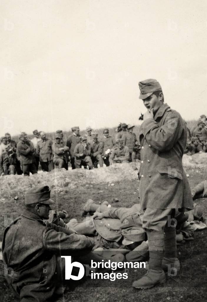 Prisoners in Medeuzza during World War I (b/w photo)