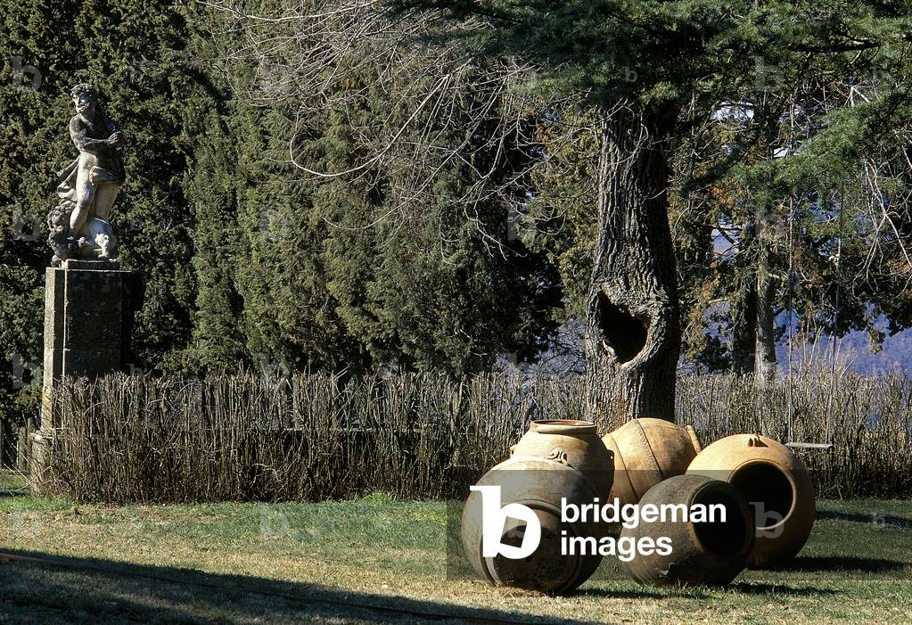 The park of a villa on the outskirts of Pian d'Albola in Chianti. In the foreground, some old jugs are visible.