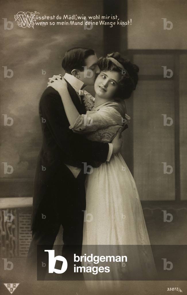 Postcard depicting a couple of lovers, 