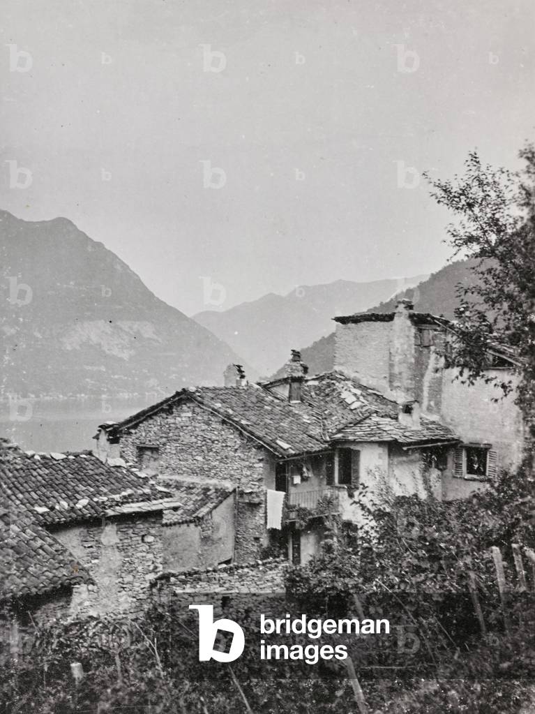 Houses around Lake Como