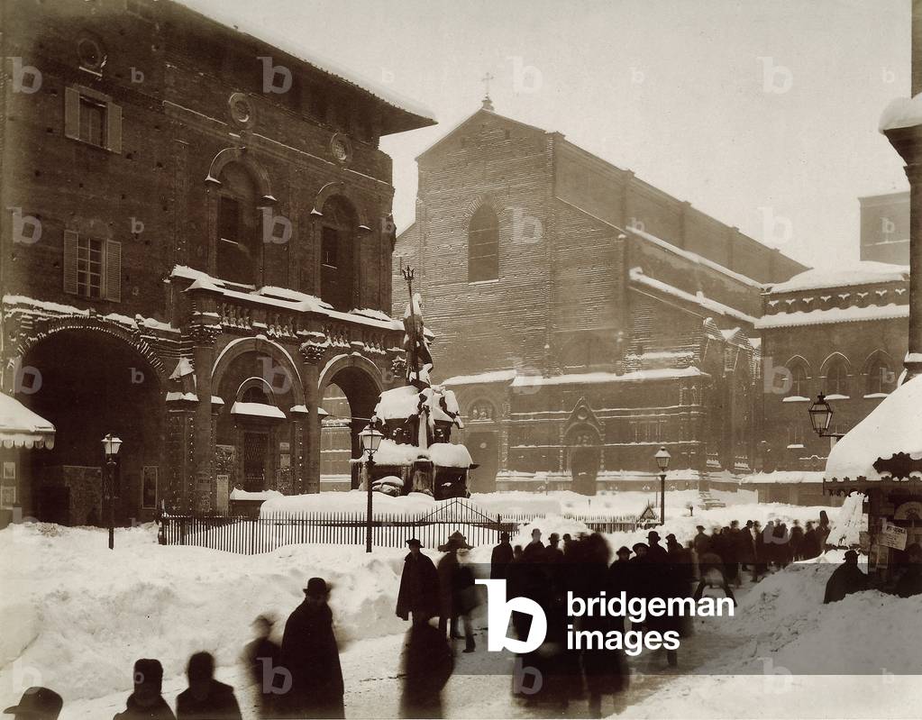 Piazza del Nettuno under snow
