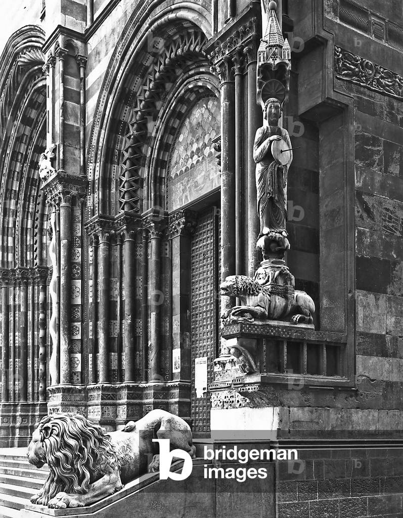 Lions located on the exterior of the facade of San Lorenzo in Genoa