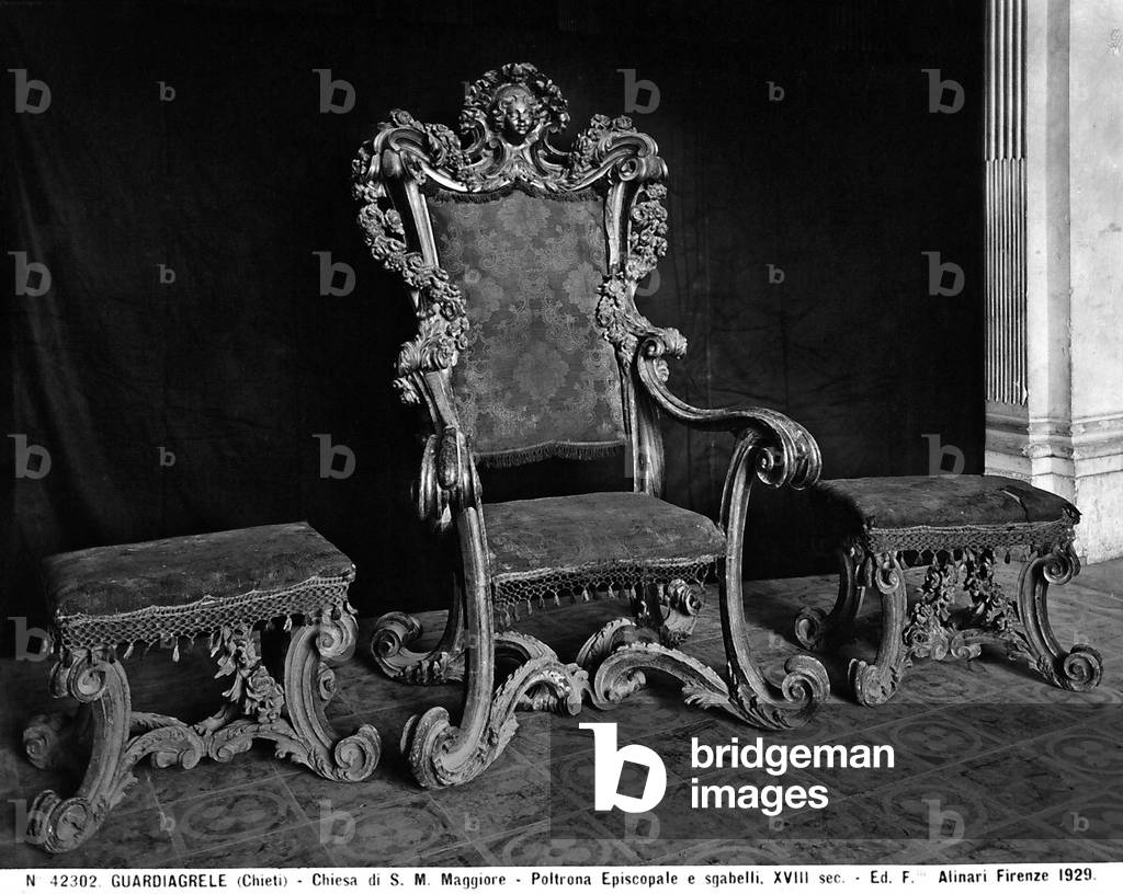 Episcopal Armchair and two stools: work preserved in the Church of St. Maria Maggiore, in Guardiagrele.