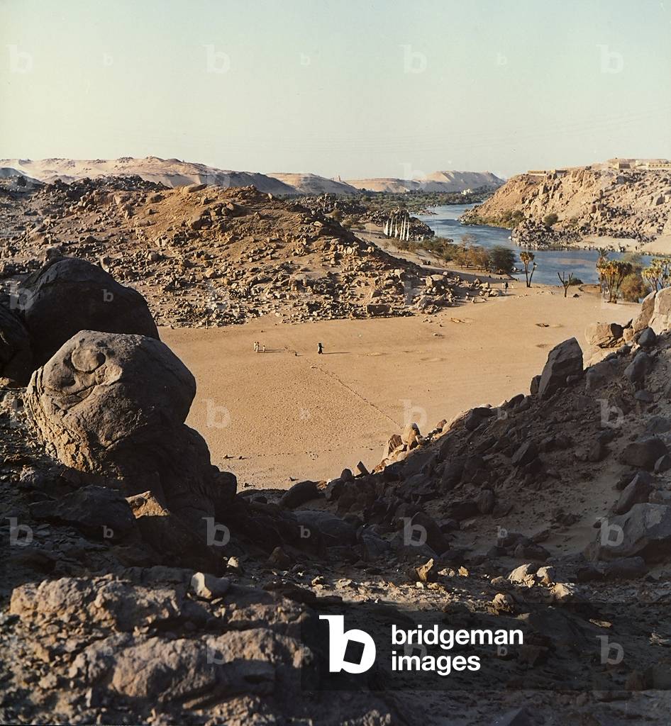 The Nile and the desert landscape around the first sluice, in Upper Egypt