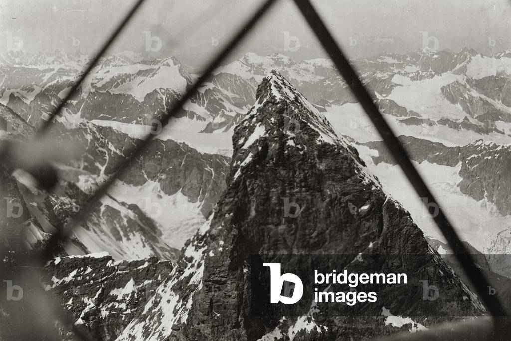 Albums with aerial views of towns and cities during the first post-war Italian: the peak of the Matterhorn photographed by a plane