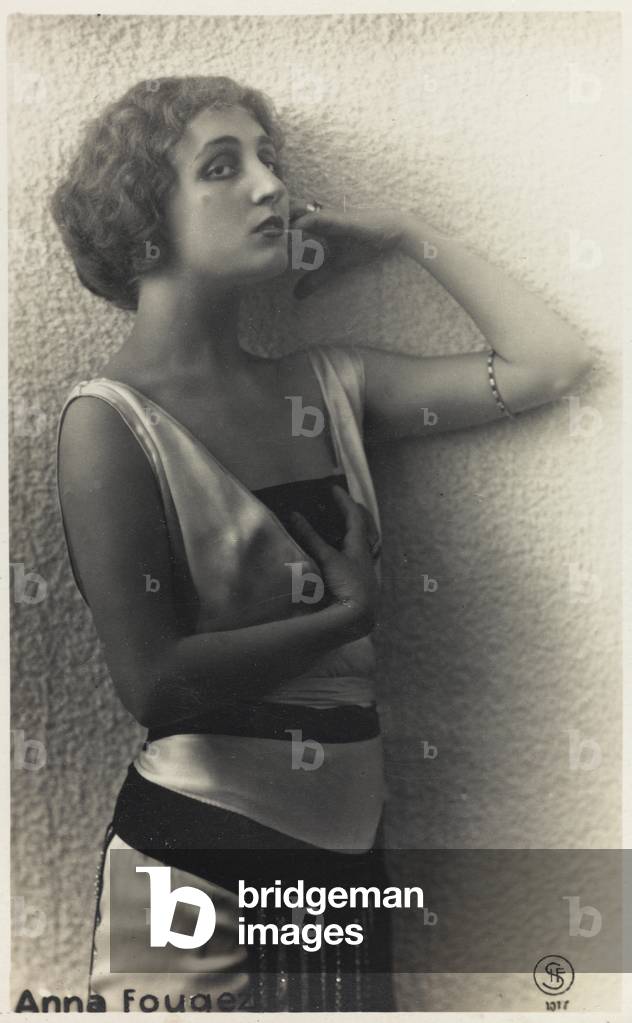 Portrait of the Italian actress and singer Anna Fougez, postcard