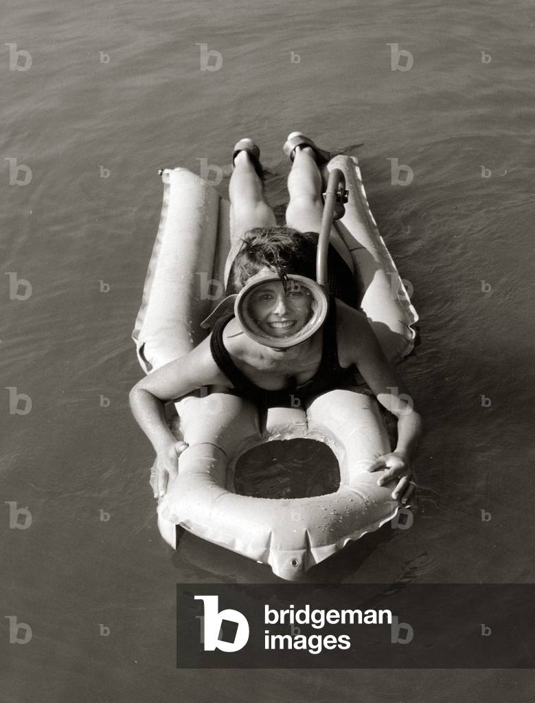 tourism, women on the mat to the sea, 1960