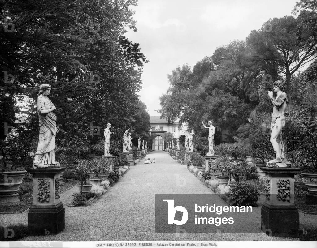The avenue of the garden of Palazzo Corsini al Prato in Florence