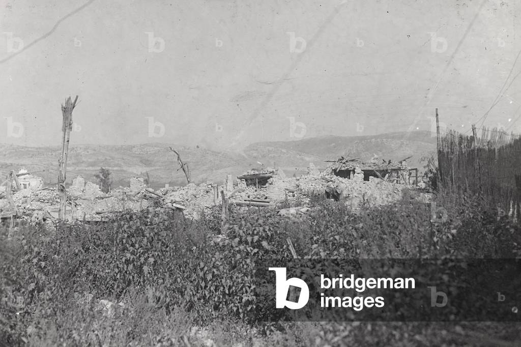 World War I: homes destroyed by bombing in Doberdò (b/w photo)