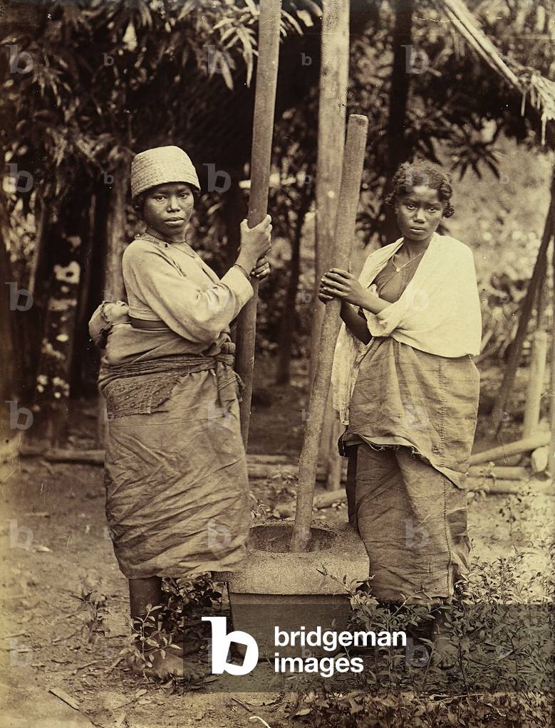 Domestic workers,  1900 (print on double-weight paper)