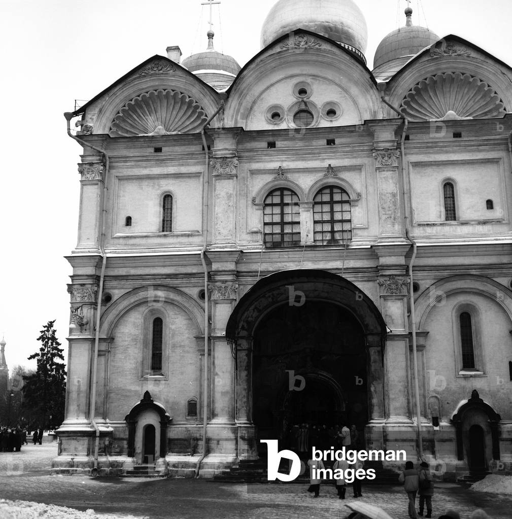 Faithful at the entrance of a church in Zagorsk with snow (b/w photo)