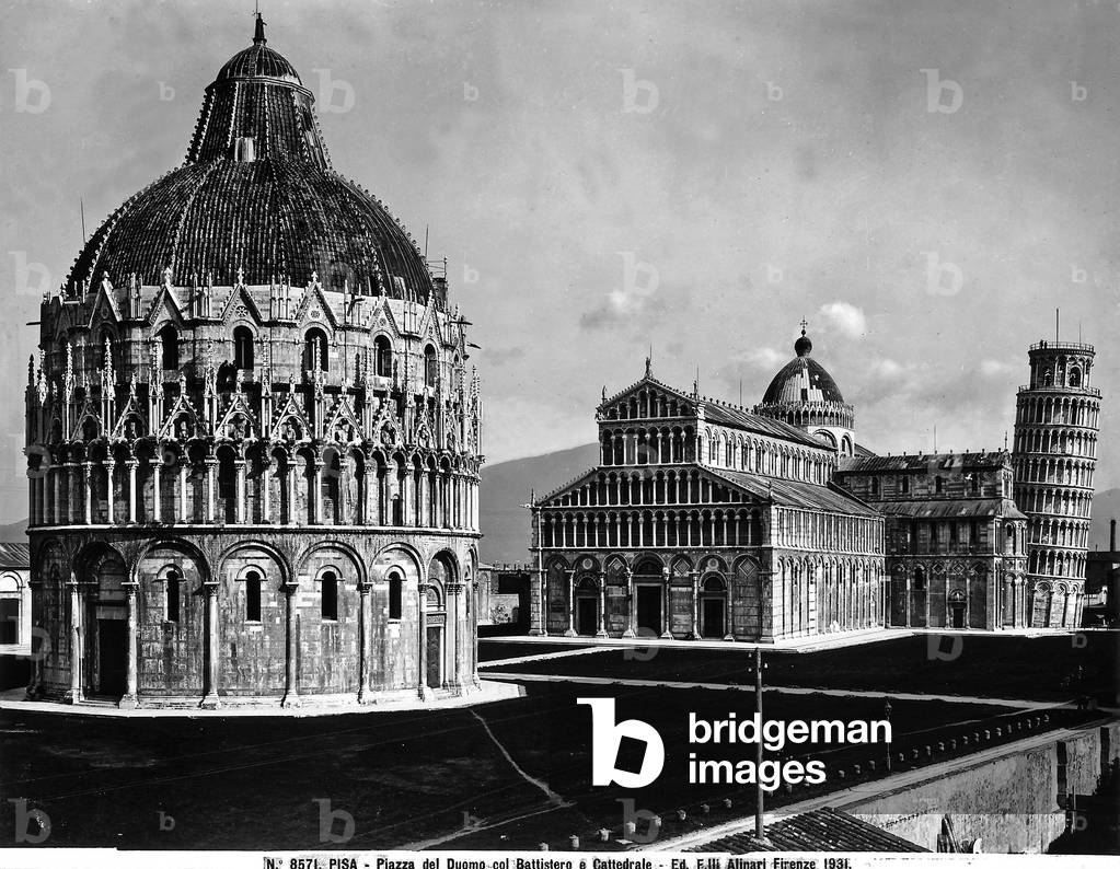Close up of the Baptistery, in the background on the right are the Cathedral and the Tower. The Cathedral was built by Buscheto and Rainaldo, the Tower is by Bonanno, while the Baptistery is by Diotisalvi.