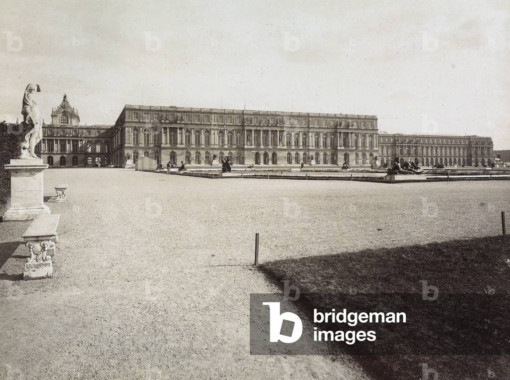 The Royal Palace of Versailles: western facade toward the park. The central body was built by Le Vau, while the two wings by Hardouin-Mansart.