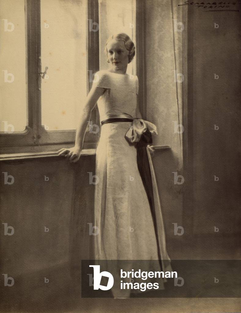 Full-length portrait of a young woman
