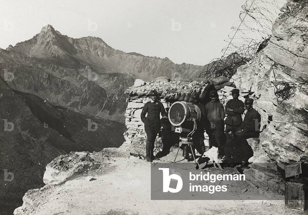 First World War: A group of mountain with a projector in a high mountain area (b/w photo)