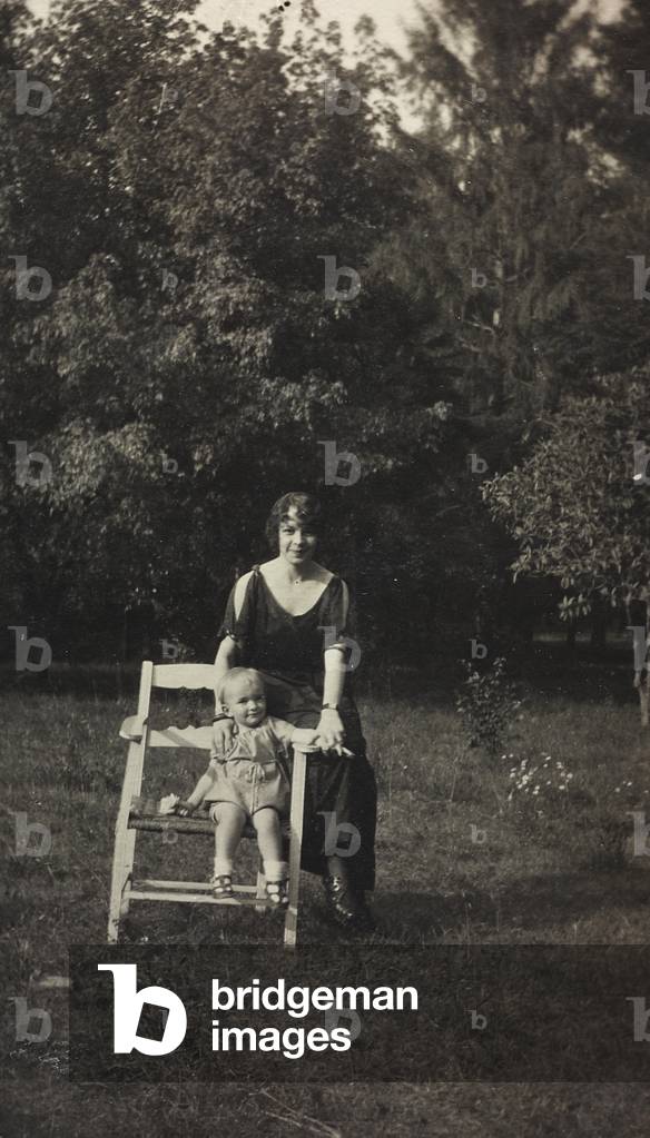 Portrait of a young woman with a child in a garden; the support contains the indication 