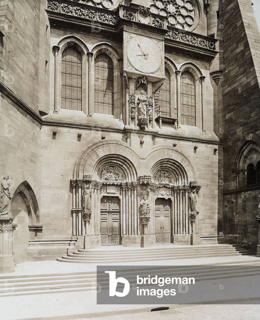 Geminous portal of the clock, on the right transept of the Cathedral of Notre-Dame in Strasbourg.