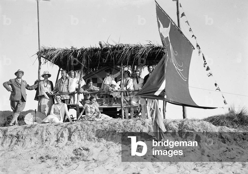 Holiday on the Elba Island: group portrait on the beach of Procchio